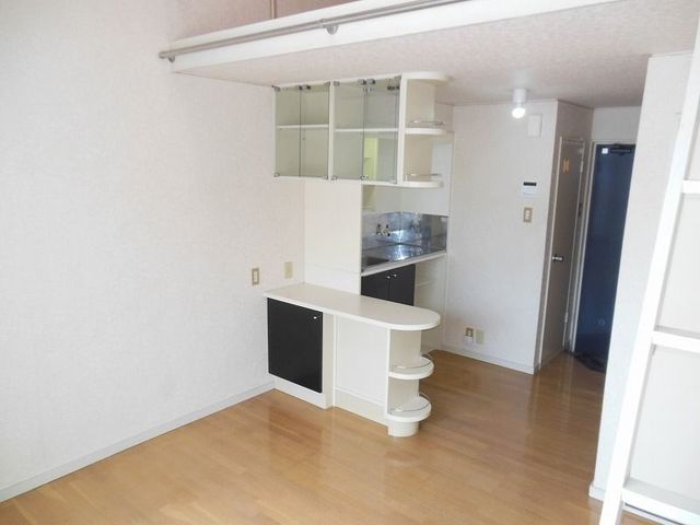 居室・リビング　【キッチン】写真は２０５の物です。