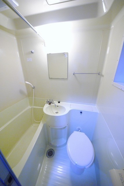 バス・シャワールーム　写真は３０３号室