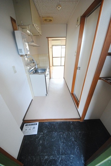 玄関　写真は３０３号室