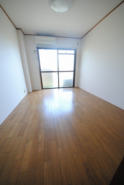 居室・リビング　写真は３０３号室