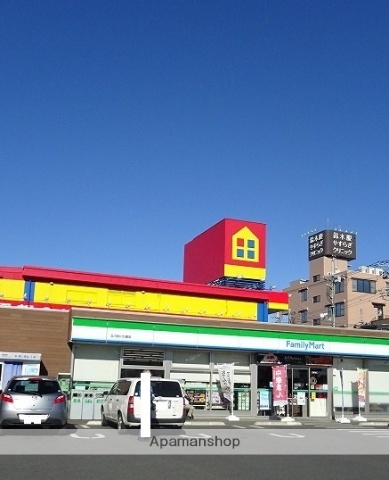 コンビニ　ファミリーマート（コンビニ）まで185m