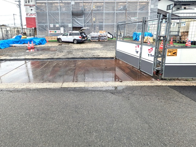 駐車場　建築中