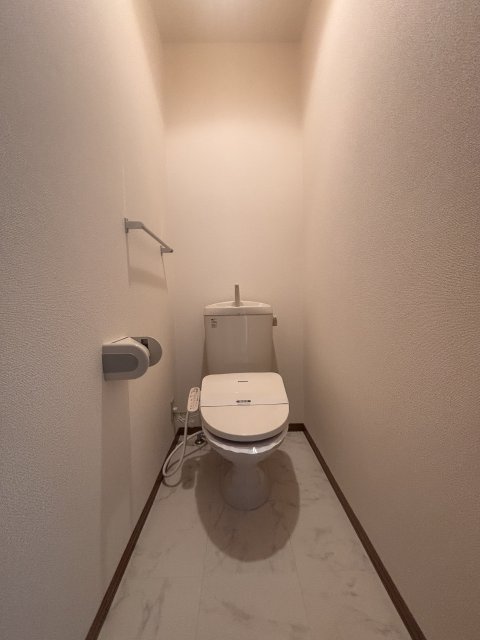トイレ　ウォシュレット付きトイレです。