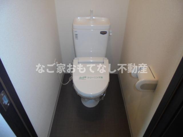 トイレ　※写真は別号室