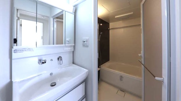 洗面設備　独立洗面化粧台付き