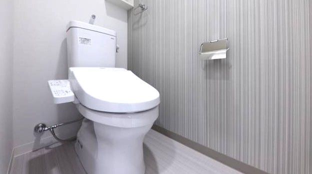 トイレ　温水洗浄便座付きです。