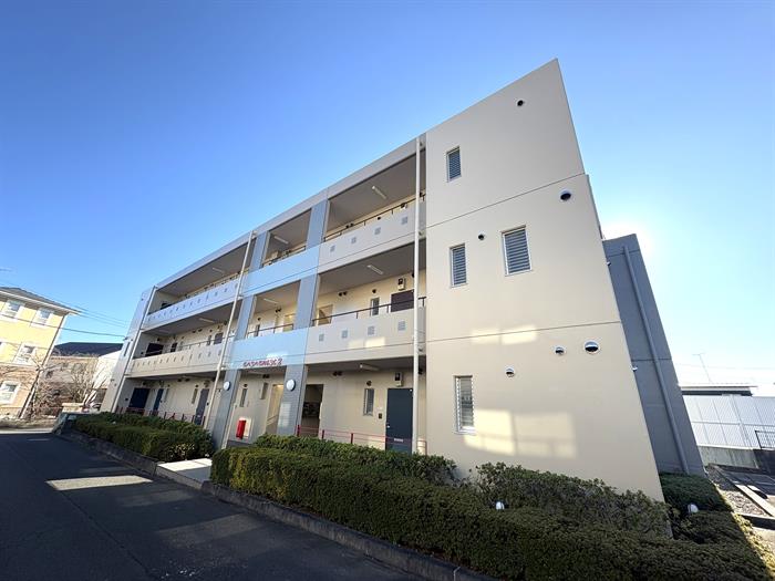 建物外観　日当たり良好な鉄筋コンクリート造のマンションです