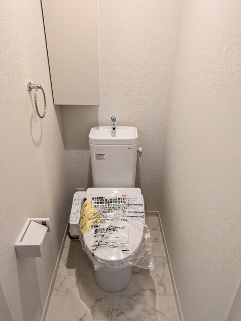 トイレ　温水洗浄便座です☆（同間取参考写真）