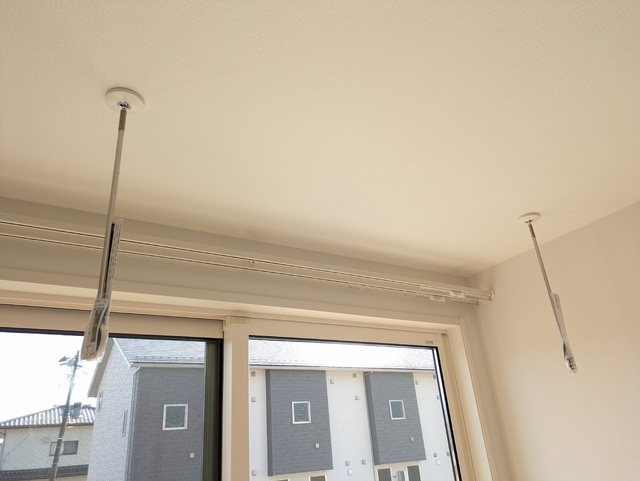 その他　雨の日でも安心の室内物干付きです☆