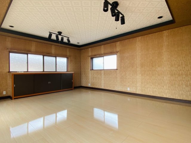 居室・リビング　日当たりの良い12畳の広々としたリビング