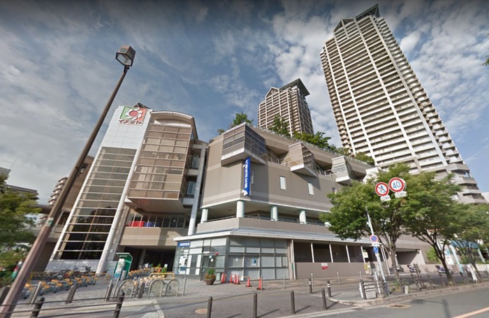 スーパー　イズミヤ（スーパー）まで911m