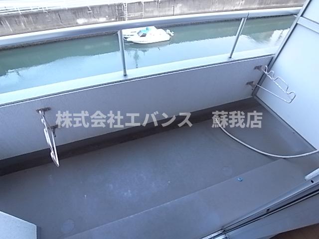 バルコニー　開放的で明るい空間を演出してくれるバルコニーです