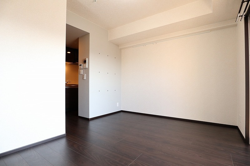 居室・リビング　別号室のものになります。現状優先。