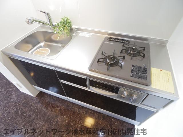 キッチン　コンパクトなキッチンで掃除もラクラク