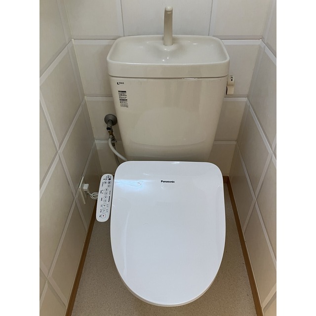 トイレ　別部屋のお写真です。