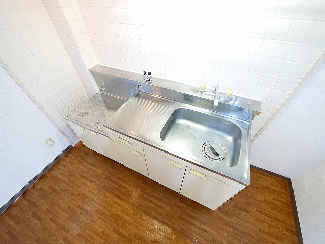 キッチン　コンパクトなキッチンで掃除もラクラク