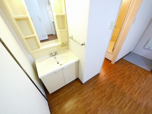 洗面設備　独立洗面台で身支度をすべて済ませてしまいましょう