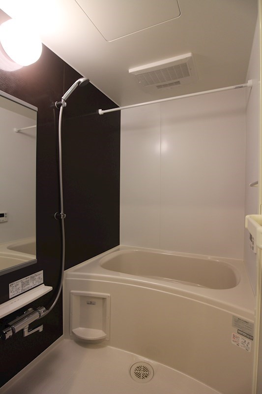 バス・シャワールーム　便利な追い焚き機能付き。