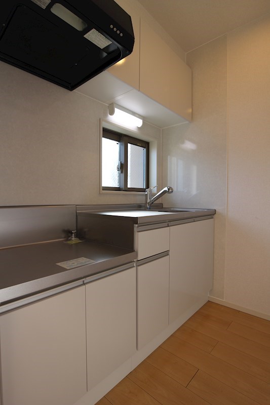 キッチン　窓付きで換気も楽々。