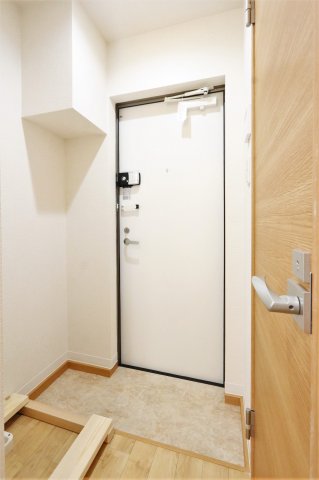 玄関　参考写真（同物件別部屋）