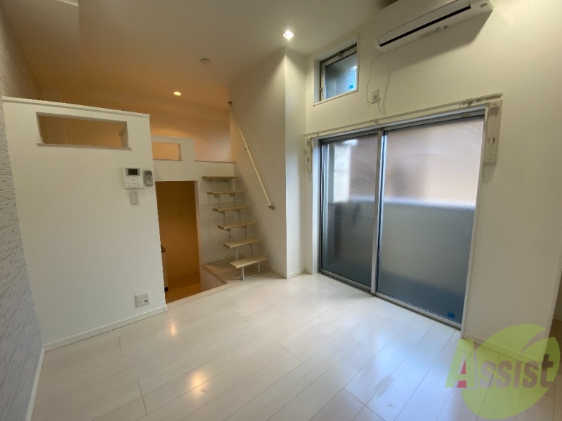 居室・リビング　日当たりも良く、広々としたお部屋でゆったり休めます。