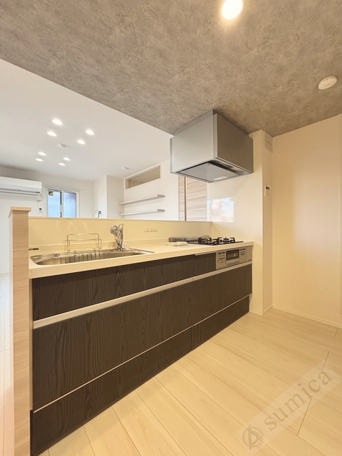 キッチン　３口ガスのシステムキッチンでお料理楽しく♪♪