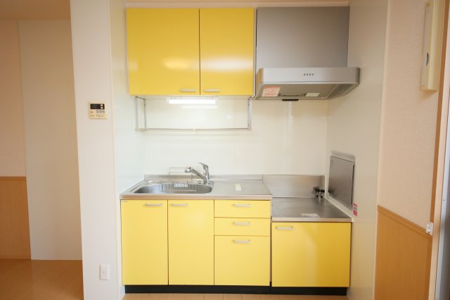 キッチン　別部屋同一間取りのお写真となります。