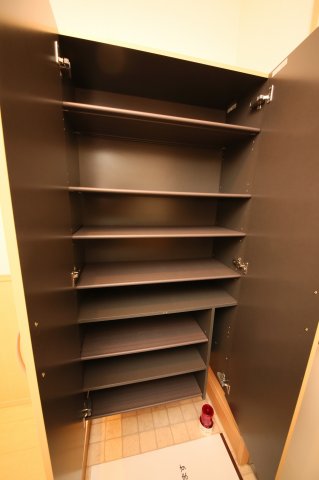 収納　別部屋同一間取りのお写真となります。