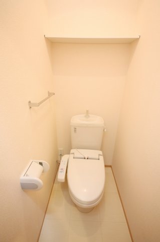 トイレ　別部屋同一間取りのお写真となります。