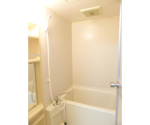 バス・シャワールーム　同建物の別部屋の写真です。