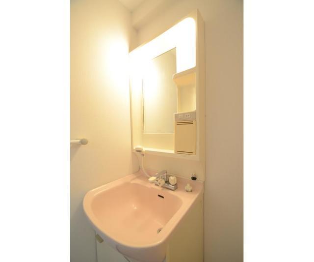 洗面設備　同建物の別部屋の写真です。