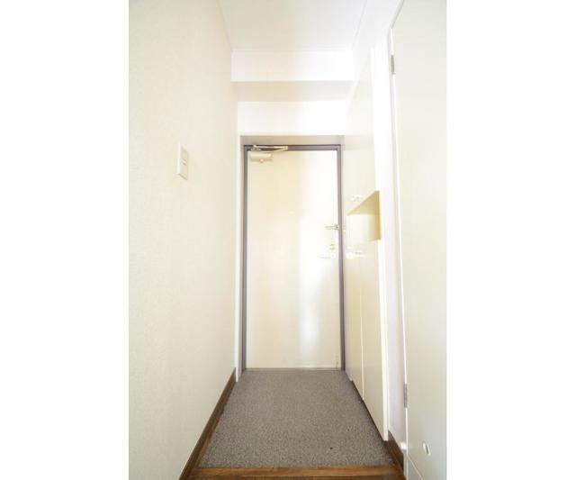 玄関　同建物の別部屋の写真です。