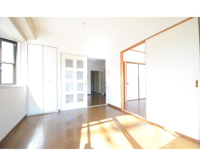 居室・リビング　同建物の別部屋の写真です。