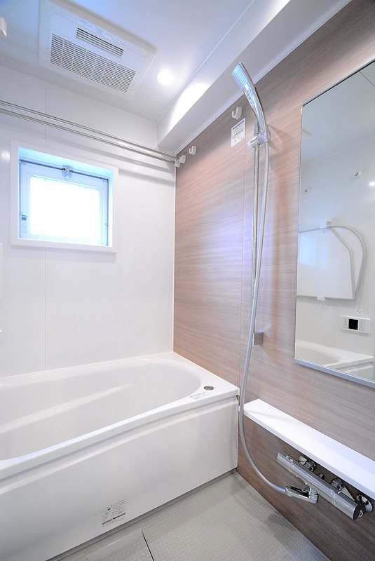 バス・シャワールーム　落ち着いた空間のお風呂です