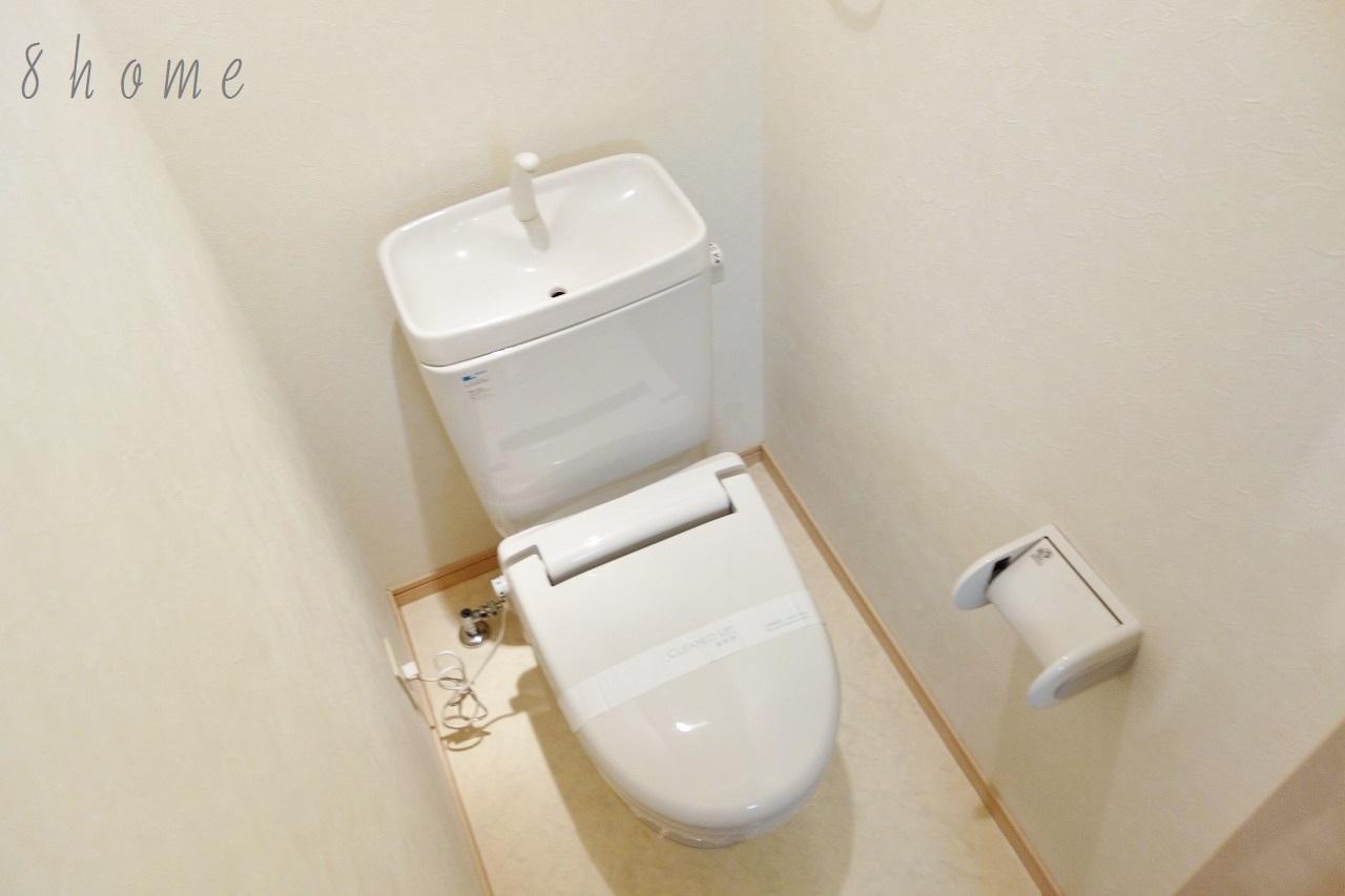 トイレ　手洗いボール付きの洋式トイレです♪