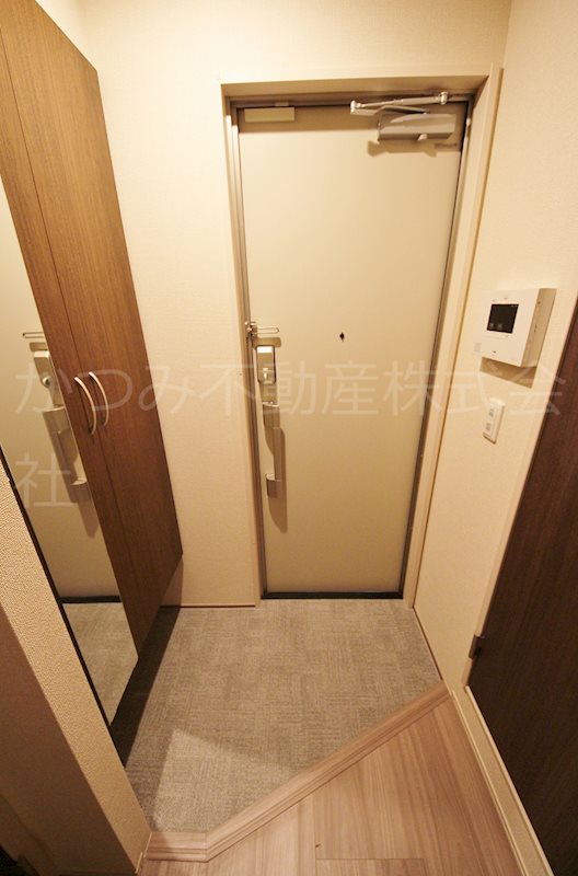 玄関　※同物件別号室参考写真