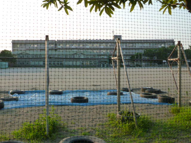 中学校　上尾市立大石中学校（中学校）まで702m