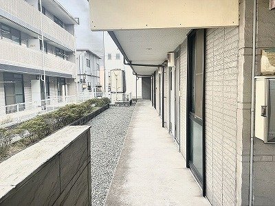 玄関　1Ｆ玄関前