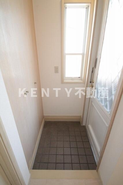 玄関　収納もある玄関です