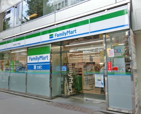 コンビニ　ファミリーマート新宿七丁目店（コンビニ）まで210m