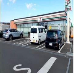 コンビニ　セブンイレブン（コンビニ）まで600m