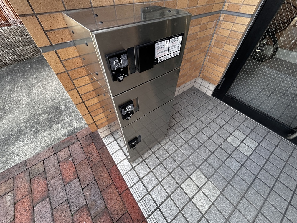 エントランス　※宅配ボックスあります