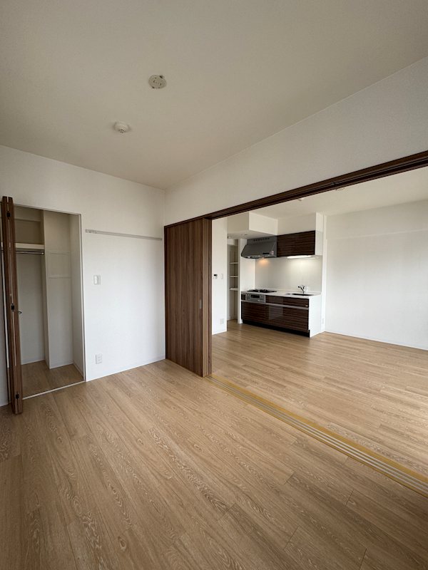 その他部屋・スペース　6.1帖のサービスルーム（バルコニー側居室）