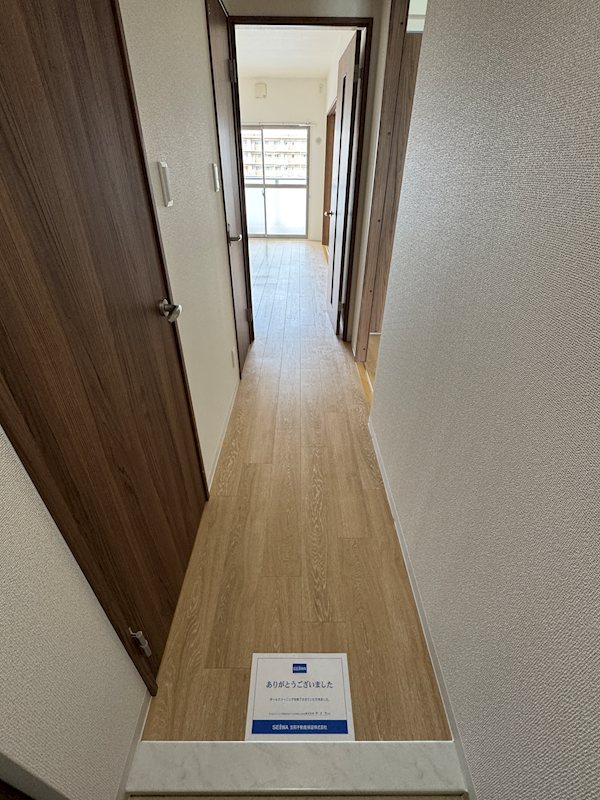 玄関　センサーライト、姿見付きシューズボックス