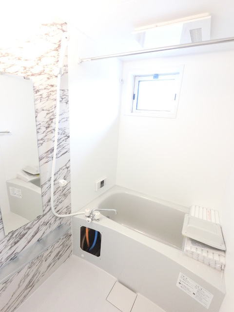 バス・シャワールーム　おしゃれな浴室です。