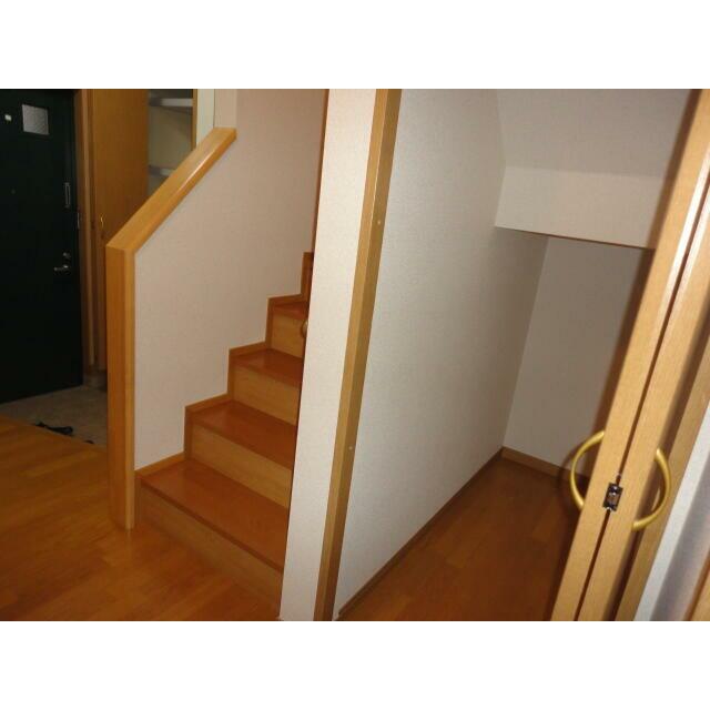 その他設備　階段下収納