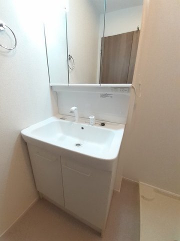 洗面設備　脱衣スペースもあります