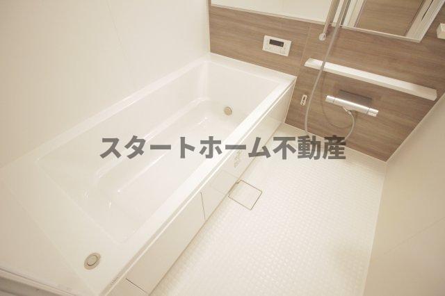 バス・シャワールーム　コンパクトで使いやすいお風呂です