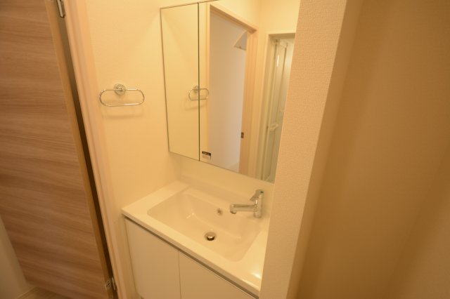 洗面設備　独立洗面化粧台付き！