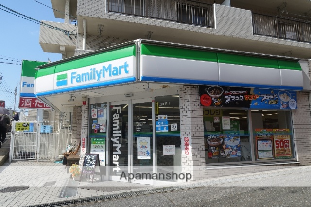 コンビニ　ファミリーマート（コンビニ）まで600m